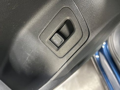 Used 2021 Volkswagen Atlas Cross Sport SEL Premium image 14