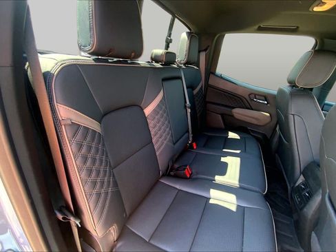 Used 2025 GMC Canyon Denali AWD/4WD image 19