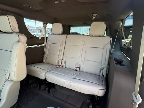 Used 2025 GMC Yukon XL Denali w/ Sun & Power Step Package AWD/4WD image 17