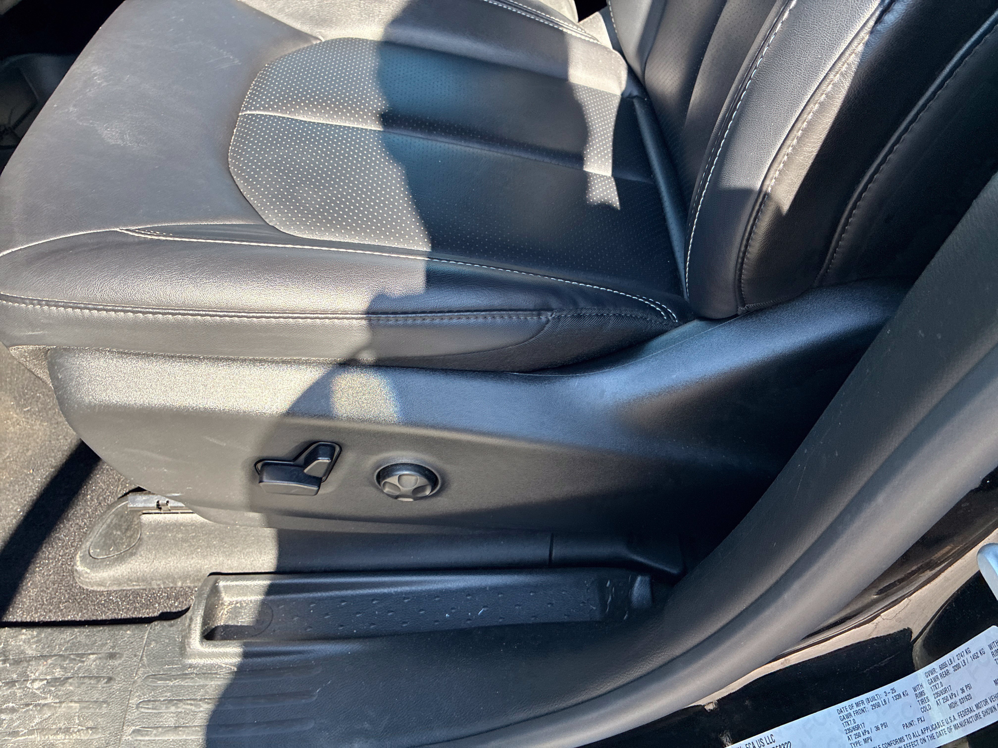 Used 2025 Chrysler Pacifica Select FWD image 11
