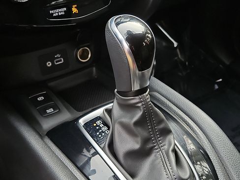 Certified 2019 Nissan Rogue SV w/ Premium Package image 14