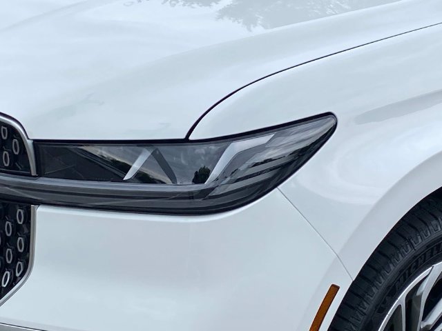 New 2026 Lincoln Navigator Reserve AWD/4WD image 4