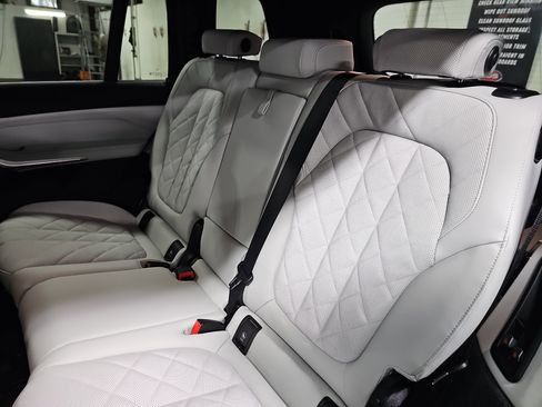 New 2026 BMW X7 xDrive40i w/ Premium Package image 16