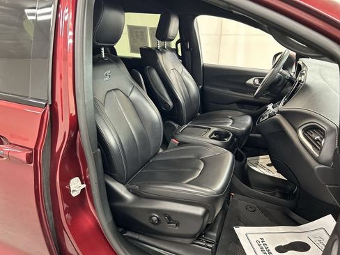 Used 2023 Chrysler Pacifica Touring-L w/ Uconnect Theater Family Group AWD/4WD image 24