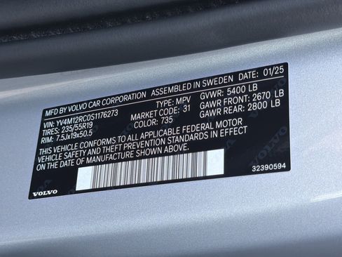 Certified 2025 Volvo XC60 B5 Plus w/ Climate Package image 37