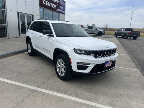 Used 2024 Jeep Grand Cherokee Limited image 7