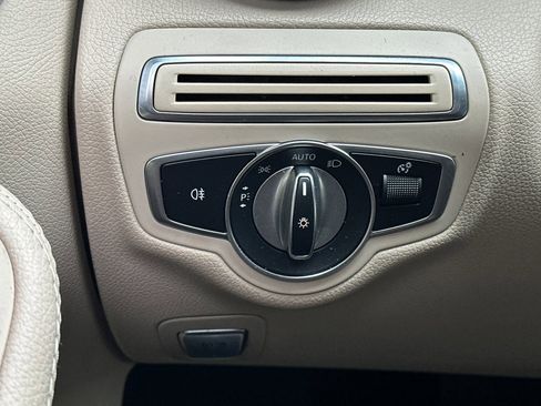 Used 2019 Mercedes-Benz C 300 Sedan image 34