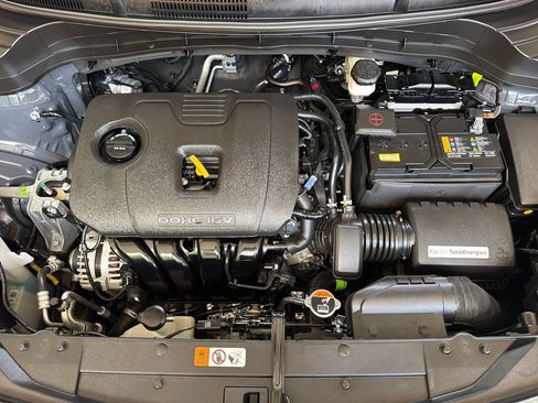 Used 2025 Kia Soul LX w/ LX Technology Package FWD image 32