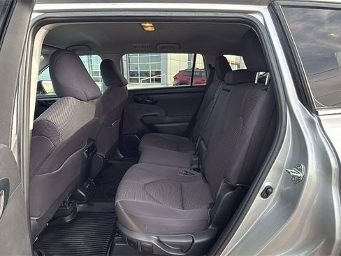 Used 2023 Toyota Highlander LE image 14