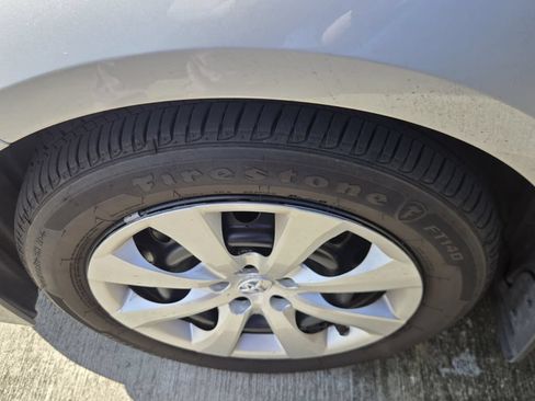 Used 2025 Toyota Corolla LE FWD image 5