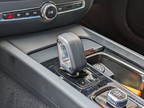 Certified 2025 Volvo S60 B5 Core AWD/4WD image 19