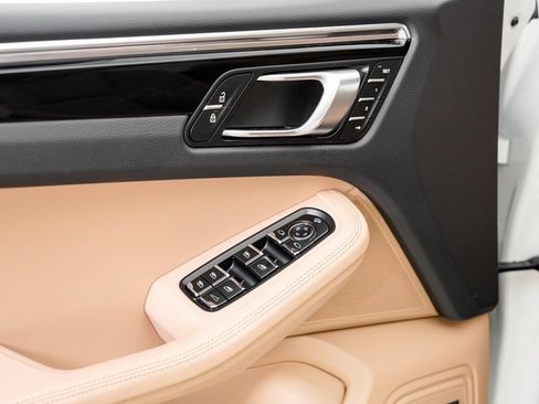 Used 2025 Porsche Macan image 8