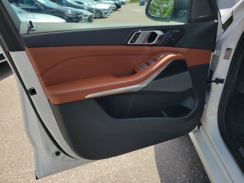 Used 2024 BMW X7 xDrive40i w/ Premium Package AWD/4WD image 22