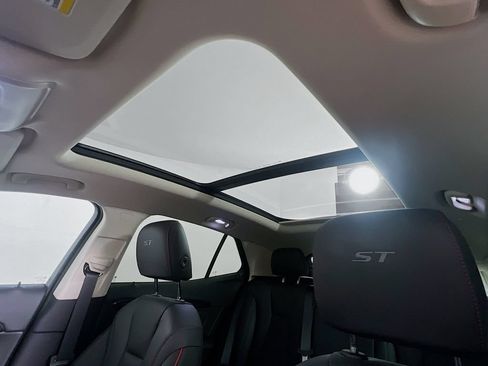 Used 2023 Buick Envision Essence w/ Sport Touring Package AWD/4WD image 21