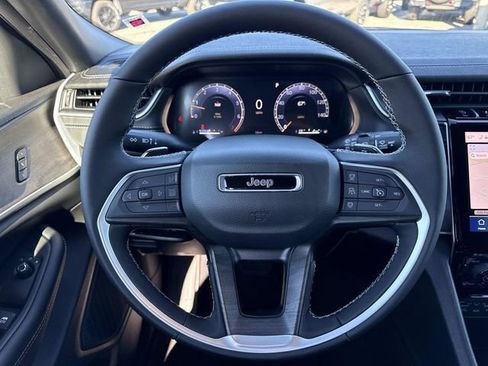 New 2025 Jeep Grand Cherokee Limited w/ Black Appearance Package image 14