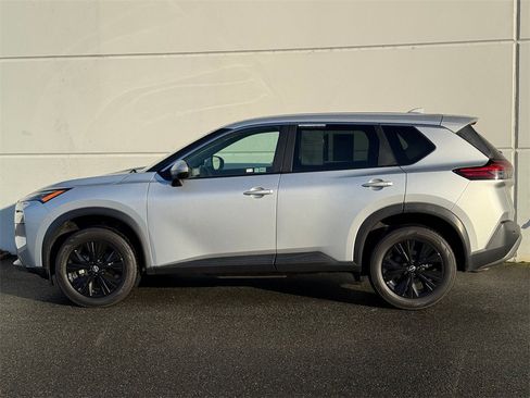 Used 2022 Nissan Rogue SV image 4