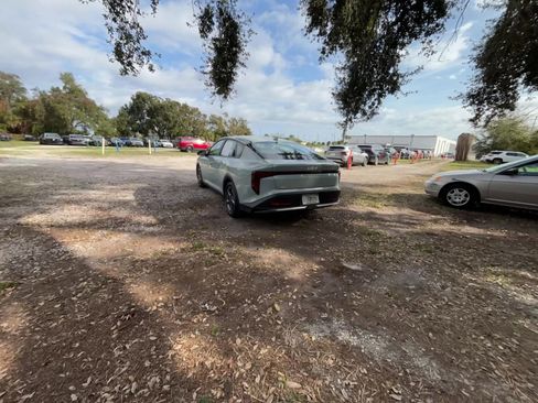 Used 2025 Kia K4 LXS image 17