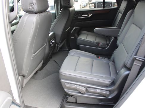 Used 2025 GMC Yukon Denali image 12