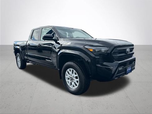 Certified 2024 Toyota Tacoma SR5 AWD/4WD image 6