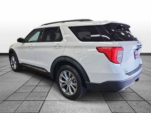 Used 2021 Ford Explorer XLT w/ Equipment Group 202A image 7