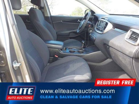 Used 2017 Kia Sorento LX image 10