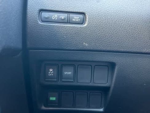 Used 2015 Nissan Rogue SV FWD image 28