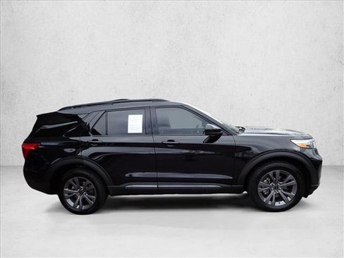 Certified 2023 Ford Explorer XLT w/ Equipment Group 202A AWD/4WD image 5