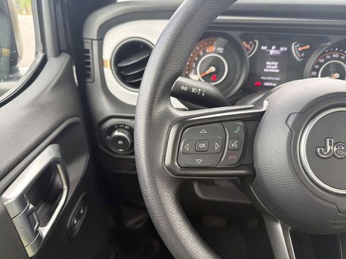 Used 2025 Jeep Wrangler Sport image 27