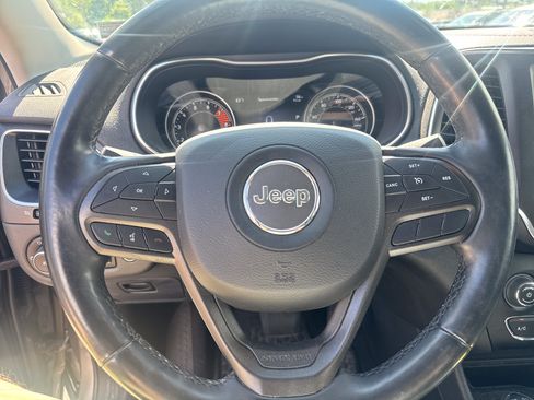 Used 2020 Jeep Cherokee Trailhawk w/ Comfort/Convenience Group AWD/4WD image 17