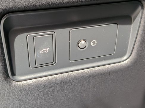 Used 2022 Land Rover Range Rover Sport HSE Silver Edition image 17