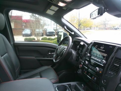 Used 2024 Nissan Titan PRO-4X w/ Pro-4x Convenience Package image 34
