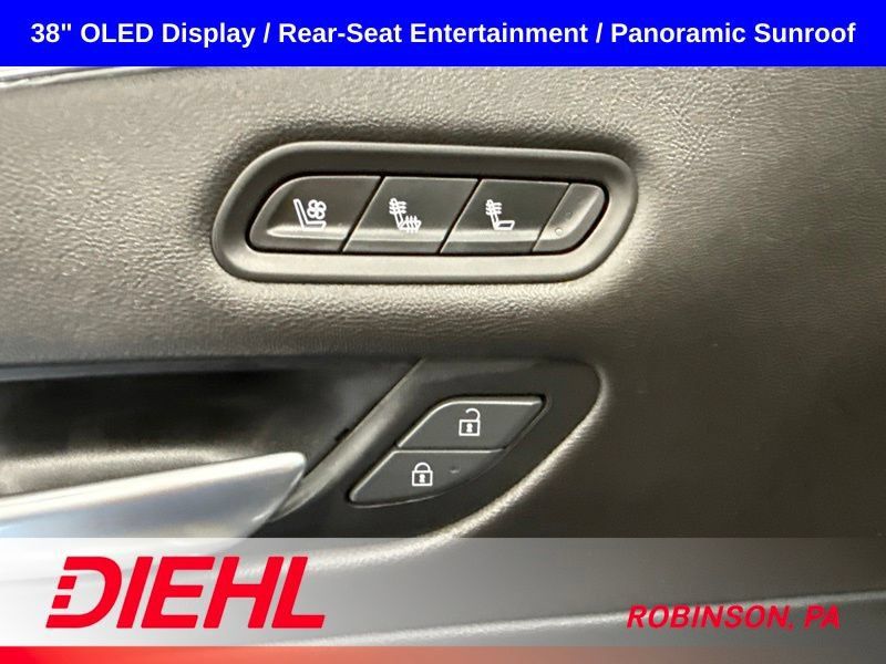 Used 2023 Cadillac Escalade ESV Premium Luxury AWD/4WD image 30