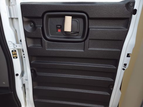 Used 2025 GMC Savana 2500 w/ Driver Convenience Package image 31