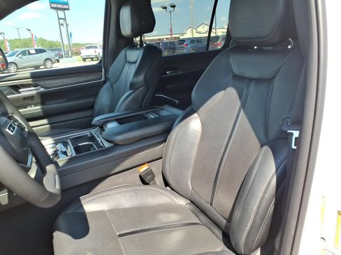 Used 2024 Jeep Wagoneer Series II w/ Flexible Seating Group AWD/4WD image 17
