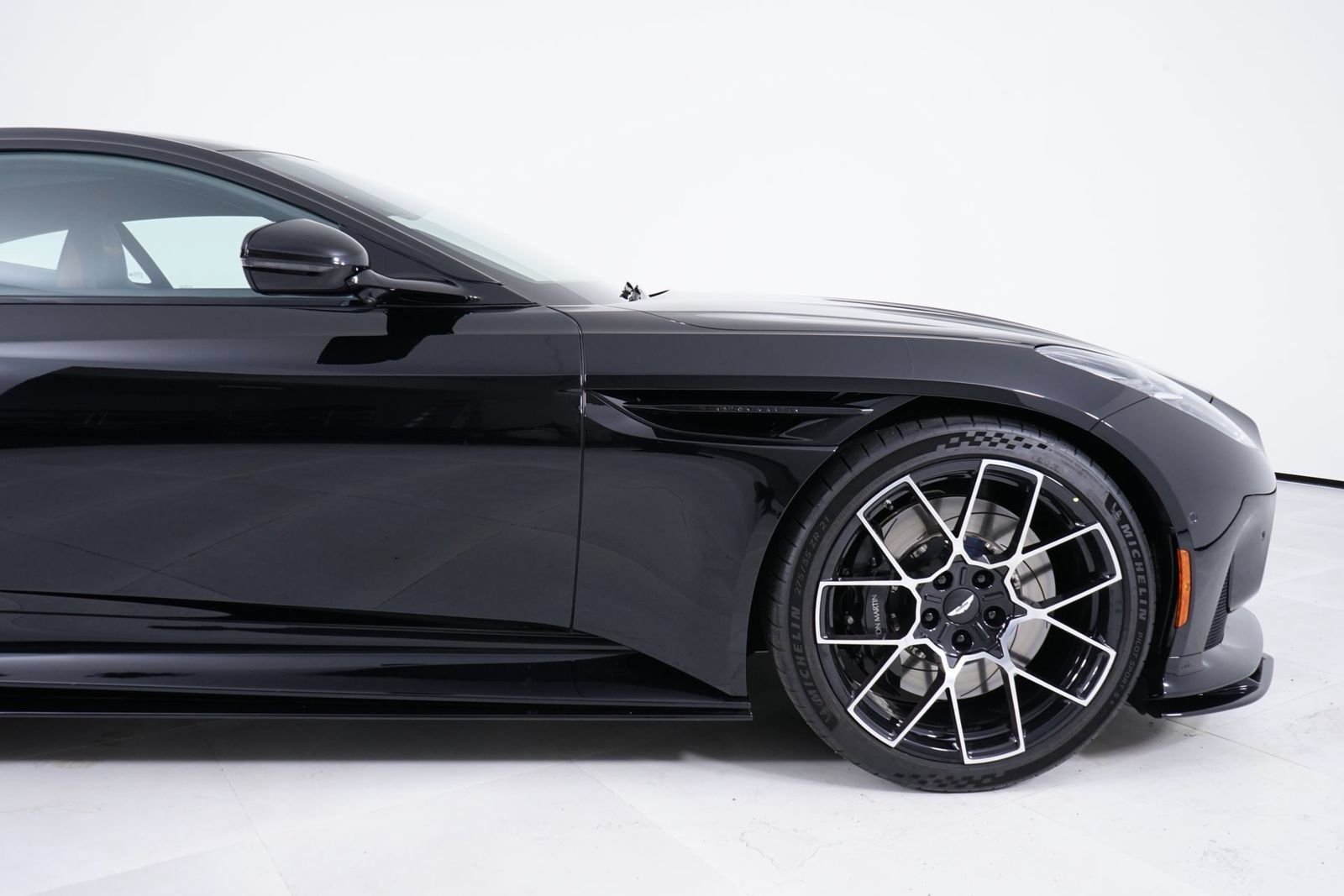 Used 2026 Aston Martin DB12 Coupe RWD image 14