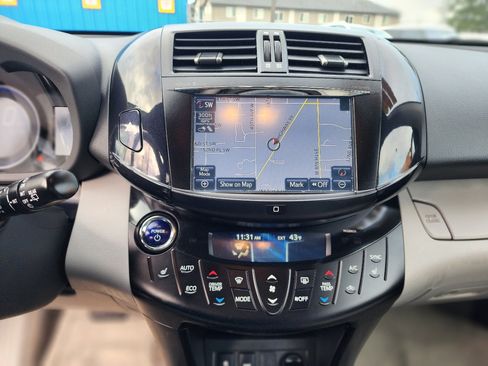 Used 2014 Toyota RAV4 EV image 17