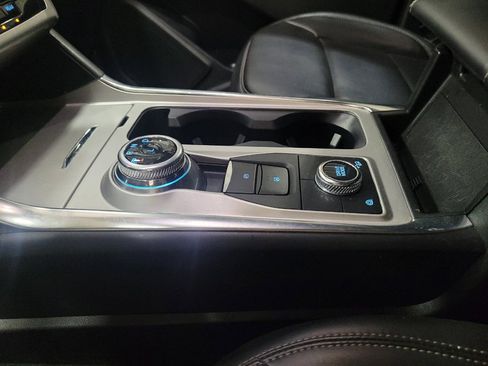 Used 2022 Ford Explorer XLT w/ Equipment Group 202A AWD/4WD image 26