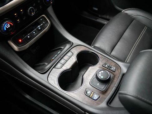 Used 2020 GMC Acadia Denali AWD/4WD image 17
