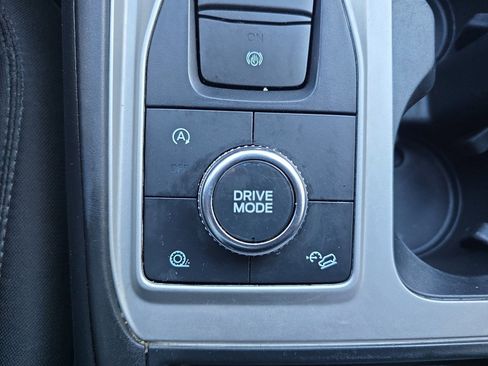 Used 2021 Ford Explorer XLT image 24