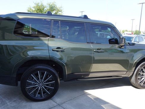 Used 2025 Lexus GX 550 w/ Accessory Package (2T) AWD/4WD image 4
