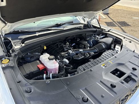 Used 2024 Jeep Grand Cherokee L Laredo image 7