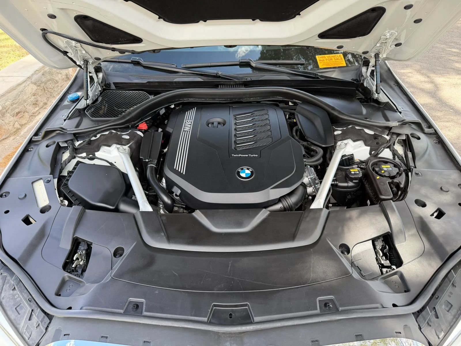 Used 2022 BMW 740i w/ Premium Package RWD image 18