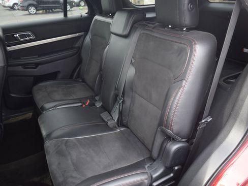 Used 2018 Ford Explorer XLT w/ Equipment Group 202A FWD image 7