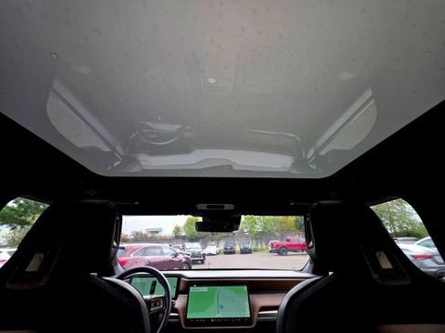 Used 2025 Rivian R1S Premium AWD/4WD image 31