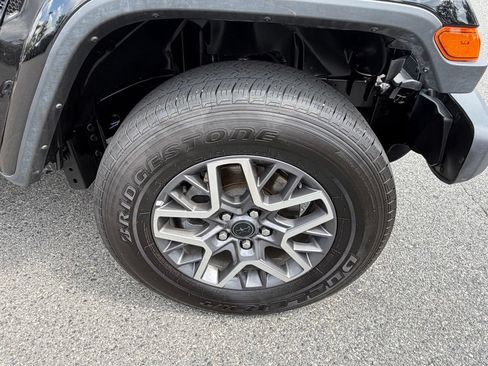 Used 2025 Jeep Wrangler Unlimited Sahara AWD/4WD image 16