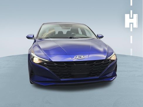 Used 2023 Hyundai Elantra SEL w/ Convenience Package FWD image 3