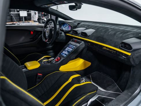 Used 2023 Lamborghini Huracan STO image 12