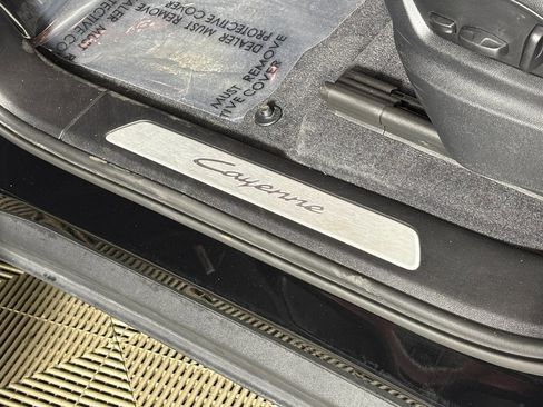 Used 2024 Porsche Cayenne image 19