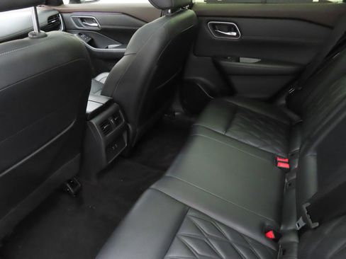 Used 2023 Nissan Rogue Platinum FWD image 23