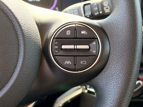 Used 2025 Kia Soul LX FWD image 16